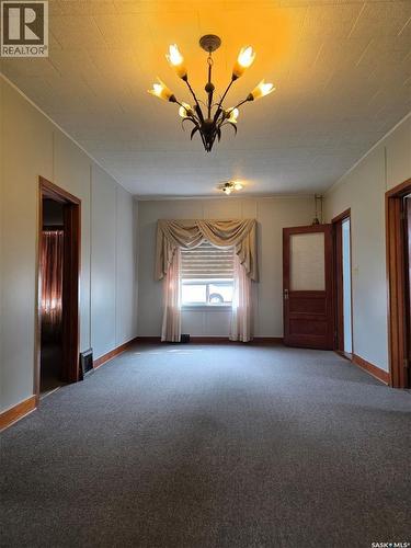 212 6Th Avenue Ne, Swift Current, SK - Indoor Photo Showing Other Room