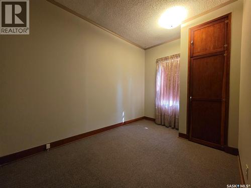 212 6Th Avenue Ne, Swift Current, SK - Indoor Photo Showing Other Room