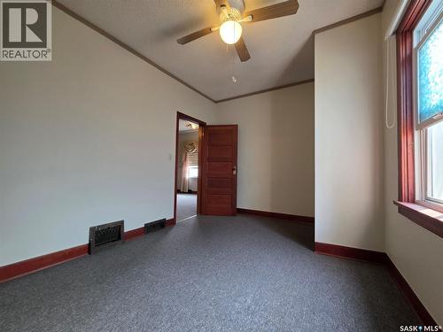 212 6Th Avenue Ne, Swift Current, SK - Indoor Photo Showing Other Room