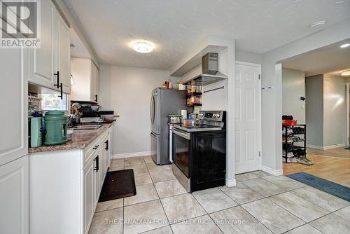 489 Strasburg Road, Kitchener, ON - Indoor Photo Showing Kitchen With Double Sink