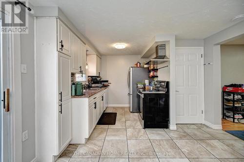 489 Strasburg Road, Kitchener, ON - Indoor Photo Showing Kitchen