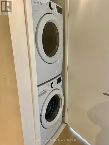 705 - 203 Catherine Street, Ottawa, ON - Indoor Photo Showing Laundry Room