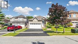 102 HUNTINGTON CRESCENT  Clarington, ON L1E 3C5