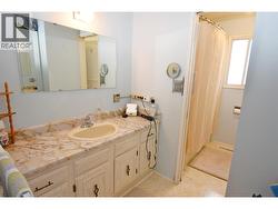 Main 4 pc bathroom is accessible from primary bedroom - 