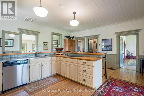 678541 Centre Road, Mulmur, ON - Indoor Photo Showing Kitchen With Double Sink