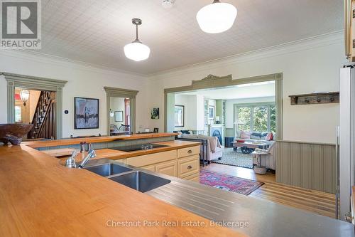 678541 Centre Road, Mulmur, ON - Indoor Photo Showing Kitchen With Double Sink