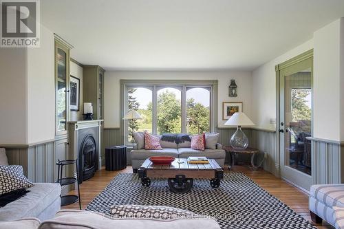 678541 Centre Road, Mulmur, ON - Indoor Photo Showing Living Room