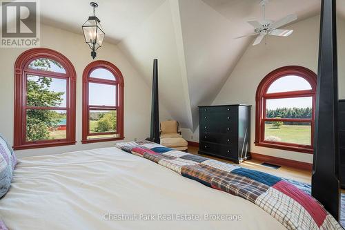 678541 Centre Road, Mulmur, ON - Indoor Photo Showing Bedroom