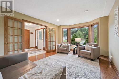 32 Sunset Drive, Woolwich, ON - Indoor Photo Showing Living Room