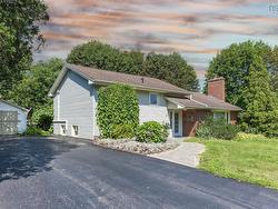 4 Hillcrest Avenue N  North Kentville, NS B4N 1W9