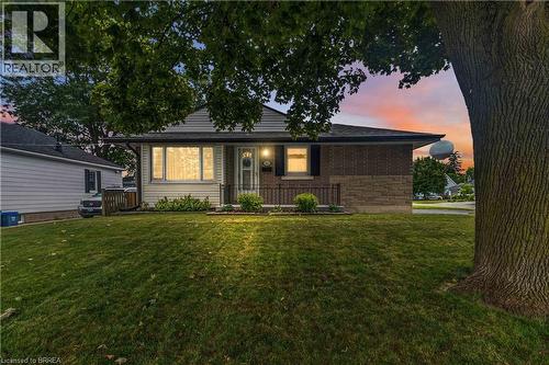 46 FAIRVIEW Drive  Brantford, ON N3R 2W7