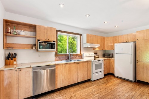 Cuisine - 172 Ch. D'Arrow-Head, Stanstead - Canton, QC - Indoor Photo Showing Kitchen With Double Sink