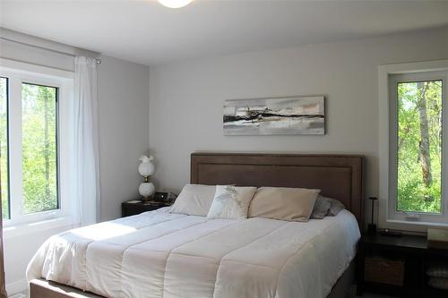 Primary room has two large windows, a walk in closet and a 4 piece ensuite. - 7 Dalvik Road, Gimli Rm, MB - Indoor Photo Showing Bedroom