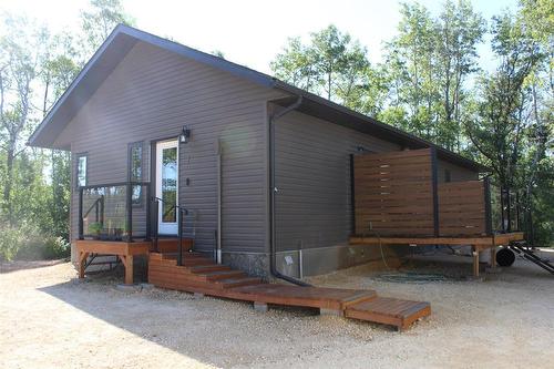 This side of the home faces Mosfel Circle and the door enters into the kitchen area. - 7 Dalvik Road, Gimli Rm, MB - Outdoor With Deck Patio Veranda With Exterior