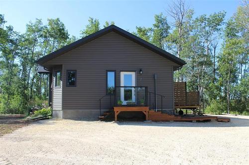View of the north side of the home. Low maintenance landscaping means less work on the yard, more time with family and friends. - 7 Dalvik Road, Gimli Rm, MB - Outdoor