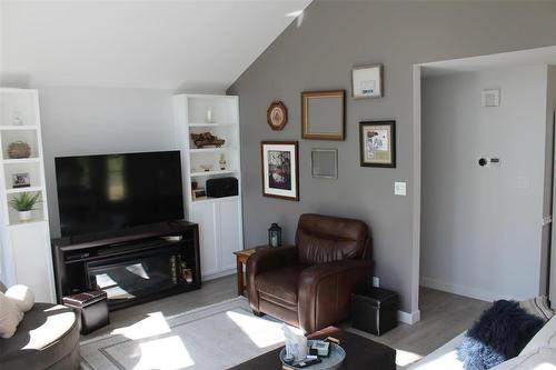 Another view from the living room area. - 7 Dalvik Road, Gimli Rm, MB - Indoor Photo Showing Living Room