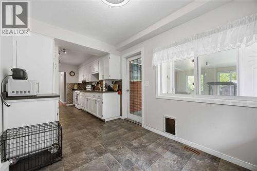 146 Westview Drive, St Clair, ON - Indoor Photo Showing Kitchen