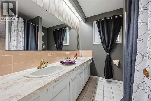 146 Westview Drive, St Clair, ON - Indoor Photo Showing Bathroom