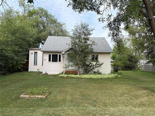 511 Laurier Avenue, Killarney, MB - Outdoor