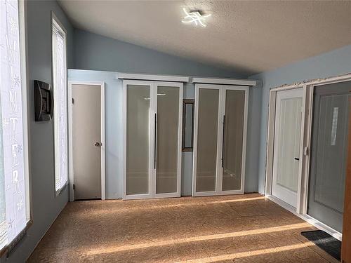 511 Laurier Avenue, Killarney, MB - Indoor Photo Showing Other Room