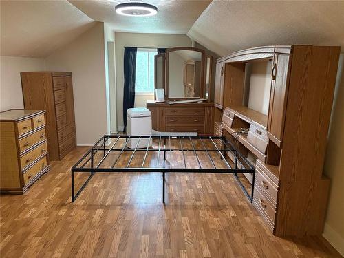 511 Laurier Avenue, Killarney, MB - Indoor