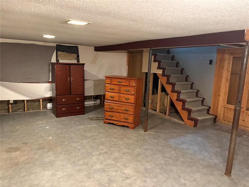 511 Laurier Avenue, Killarney, MB - Indoor