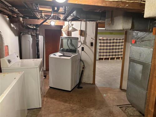 511 Laurier Avenue, Killarney, MB - Indoor Photo Showing Laundry Room