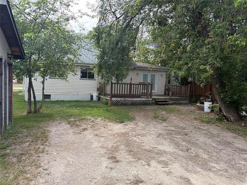 511 Laurier Avenue, Killarney, MB - Outdoor