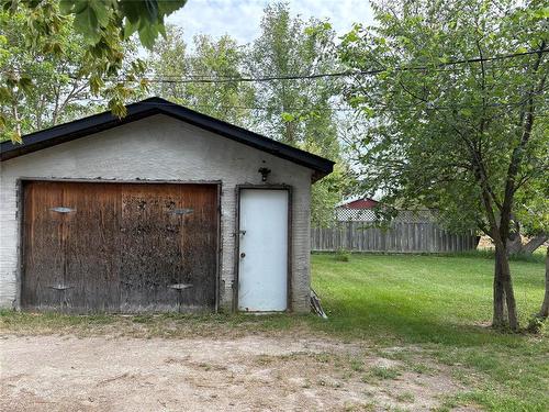 511 Laurier Avenue, Killarney, MB - Outdoor