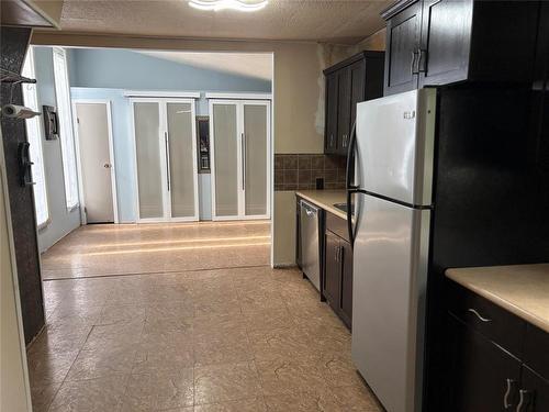 511 Laurier Avenue, Killarney, MB - Indoor Photo Showing Kitchen