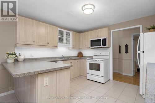 210 - 2075 Amherst Heights Drive, Burlington (Brant Hills), ON - Indoor Photo Showing Kitchen