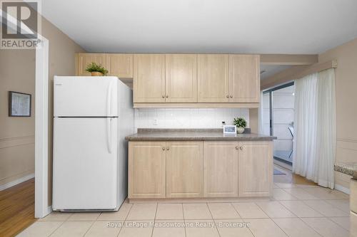 210 - 2075 Amherst Heights Drive, Burlington (Brant Hills), ON - Indoor Photo Showing Kitchen