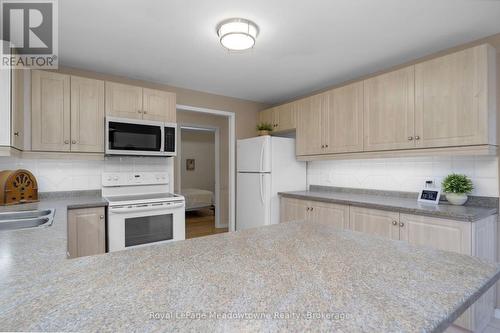 210 - 2075 Amherst Heights Drive, Burlington (Brant Hills), ON - Indoor Photo Showing Kitchen