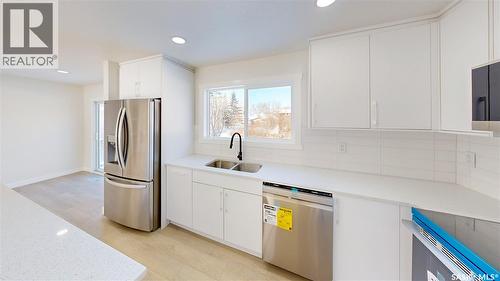 3022 Lacon Street, Regina, SK - Indoor Photo Showing Kitchen With Double Sink