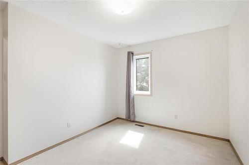 74 Budden Dr, Winnipeg, MB - Indoor Photo Showing Other Room