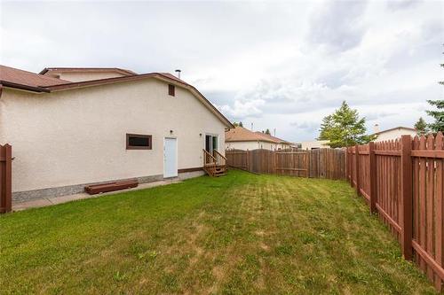 74 Budden Dr, Winnipeg, MB - Outdoor