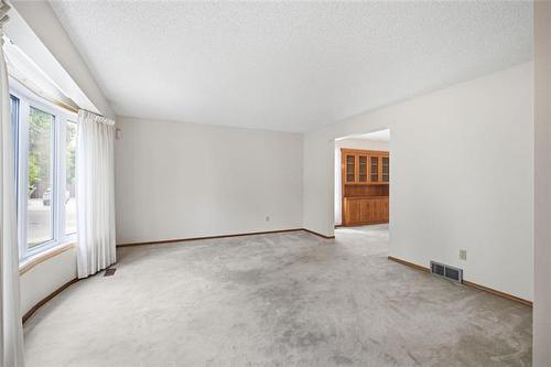 74 Budden Dr, Winnipeg, MB - Indoor Photo Showing Other Room