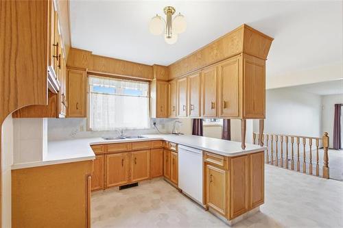 74 Budden Dr, Winnipeg, MB - Indoor Photo Showing Kitchen With Double Sink