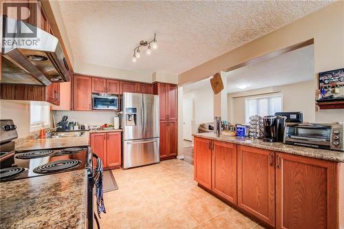 124 Udvari Crescent, Kitchener, ON - Indoor Photo Showing Kitchen With Stainless Steel Kitchen