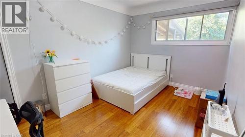 56 Lower Horning Road, Hamilton, ON - Indoor Photo Showing Bedroom