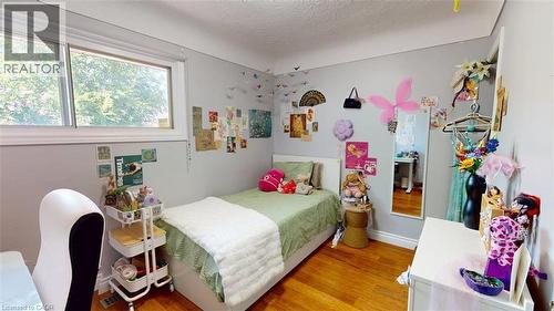56 Lower Horning Road, Hamilton, ON - Indoor Photo Showing Bedroom