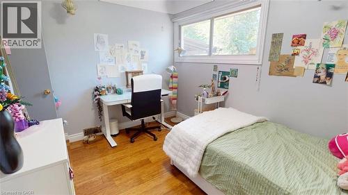 56 Lower Horning Road, Hamilton, ON - Indoor Photo Showing Bedroom
