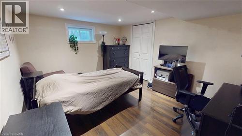 56 Lower Horning Road, Hamilton, ON - Indoor Photo Showing Bedroom