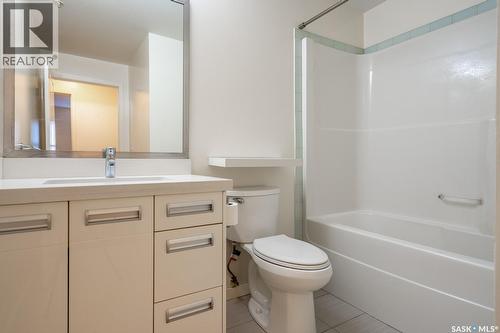 102 1610 Dakota Drive, Regina, SK - Indoor Photo Showing Bathroom