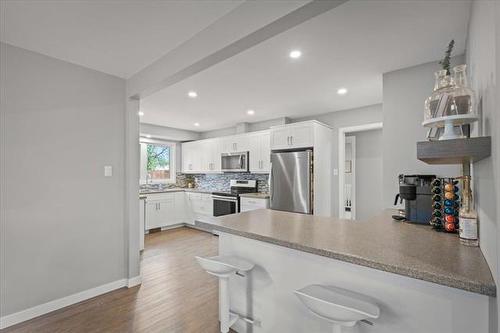31 Werrell Cr, Winnipeg, MB - Indoor Photo Showing Kitchen With Upgraded Kitchen