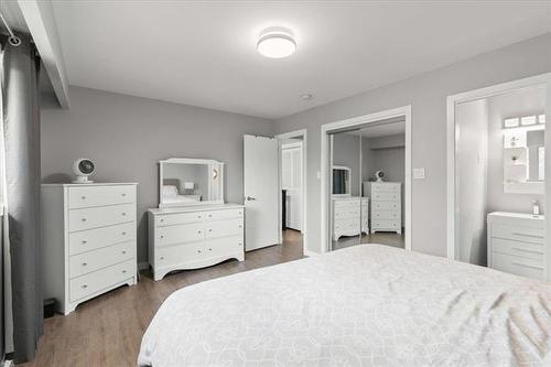 31 Werrell Cr, Winnipeg, MB - Indoor Photo Showing Bedroom