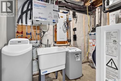 3296 Favel Drive, Regina, SK - Indoor Photo Showing Laundry Room