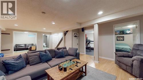 3107 Andreychuk Place E, Regina, SK - Indoor Photo Showing Living Room