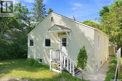 2204 LORNE AVENUE  Saskatoon, SK S7J 0R9