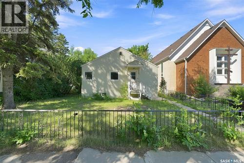 2204 Lorne Avenue, Saskatoon, SK - Outdoor